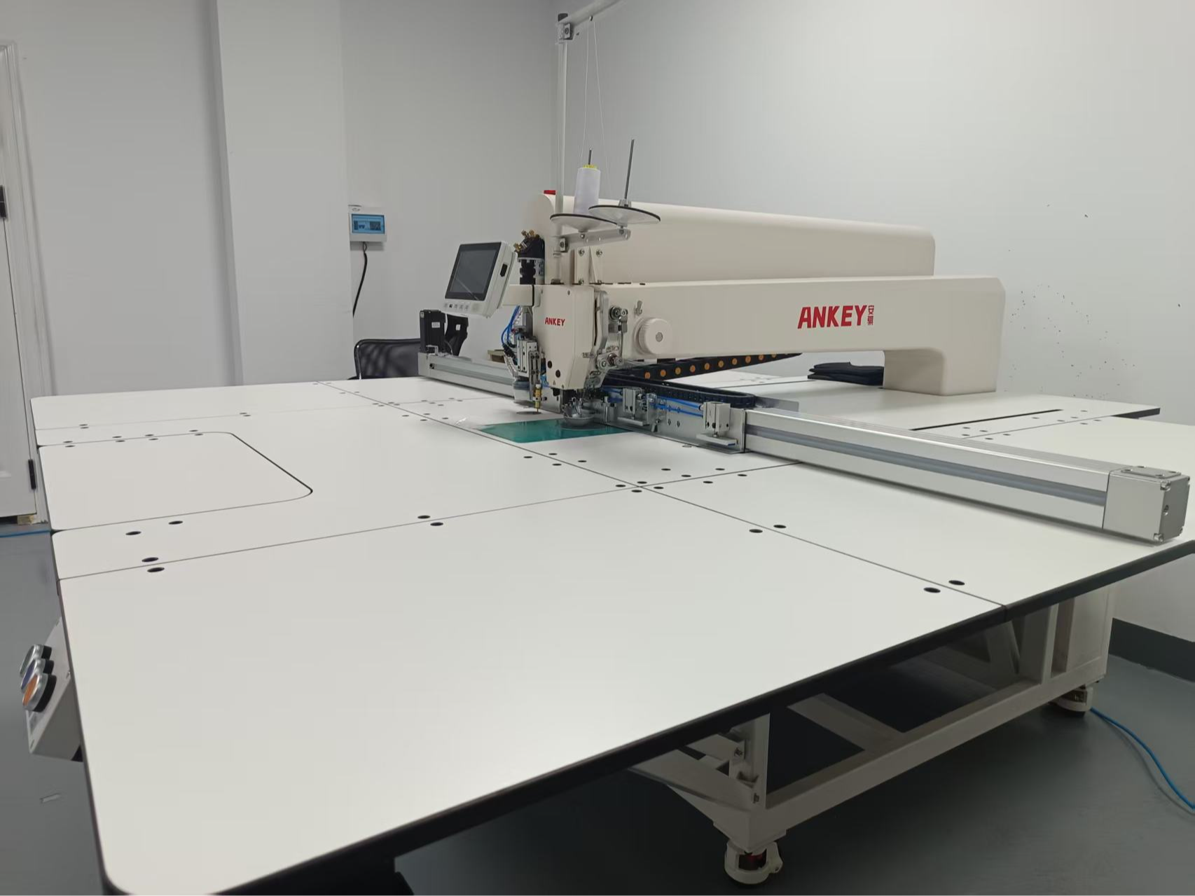 Ultra-high-speed intelligent dry template machine
